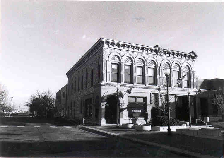 230 Poyntz